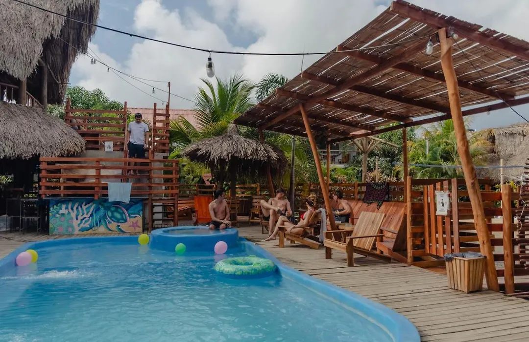 El Zoo Hostel, Bar & Pool-1